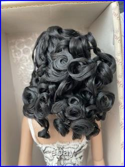 Tonner Tyler Wentworth City Style Carrie In RTW lingerie 16 doll- New