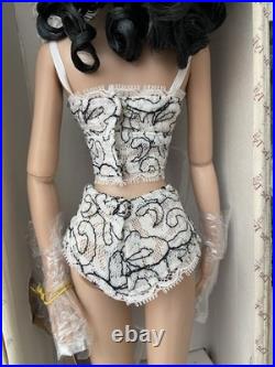 Tonner Tyler Wentworth City Style Carrie In RTW lingerie 16 doll- New