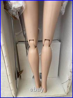 Tonner Tyler Wentworth City Style Carrie In RTW lingerie 16 doll- New