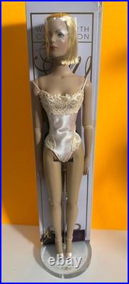 Tonner Tyler Wentworth Collection 16 FASHION DOLL NEW 2003