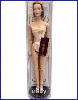 Tonner Tyler Wentworth Collection Doll NRFB Auburn Hair with Stand