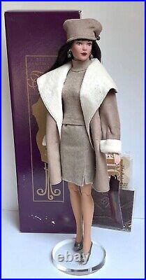 Tonner Tyler Wentworth Collection Look Of Luxe Doll Outfit Stand