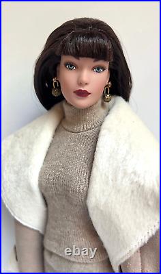 Tonner Tyler Wentworth Collection Look Of Luxe Doll Outfit Stand