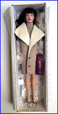 Tonner Tyler Wentworth Collection Look Of Luxe Doll Outfit Stand