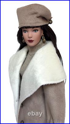 Tonner Tyler Wentworth Collection Look Of Luxe Doll Outfit Stand