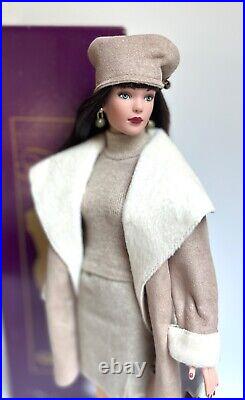 Tonner Tyler Wentworth Collection Look Of Luxe Doll Outfit Stand