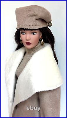 Tonner Tyler Wentworth Collection Look Of Luxe Doll Outfit Stand