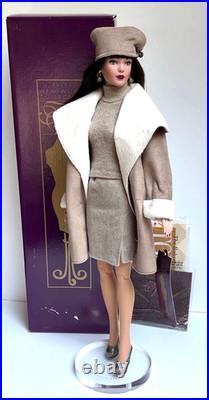 Tonner Tyler Wentworth Collection Look Of Luxe Doll Stand Outfit Box