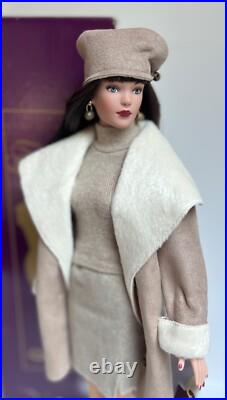Tonner Tyler Wentworth Collection Look Of Luxe Doll Stand Outfit Box