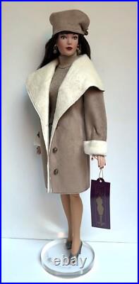 Tonner Tyler Wentworth Collection Look Of Luxe Doll Stand Outfit Box