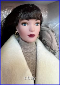 Tonner Tyler Wentworth Collection Look Of Luxe Doll Stand Outfit Box