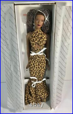 Tonner Tyler Wentworth Collection Mesmerizing Esme Fashion Doll TW2303
