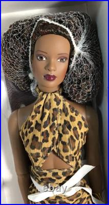 Tonner Tyler Wentworth Collection Mesmerizing Esme Fashion Doll TW2303