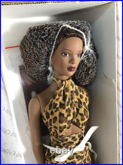Tonner Tyler Wentworth Collection Mesmerizing Esme Fashion Doll TW2303
