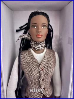 Tonner Tyler Wentworth Esme Boston Bound with accessories, box, stand