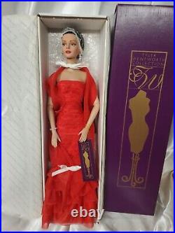 Tonner Tyler Wentworth Holiday Gala Sydney Doll #TW9215 great condition ruby red