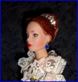 Tonner Tyler Wentworth In Julia Ensemble! Beautiful! Box, Book, Doll