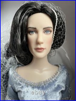 Tonner Tyler Wentworth LORD OF THE RINGS ARWEN EVENSTAR 16 DRESSED FASHION DOLL