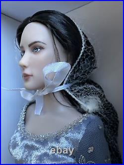 Tonner Tyler Wentworth LORD OF THE RINGS ARWEN EVENSTAR 16 DRESSED FASHION DOLL