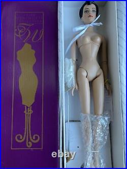 Tonner Tyler Wentworth NUDE BEWITCHED SYDNEY CHASE 16 Fashion Doll + Stand