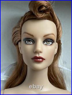 Tonner Tyler Wentworth NUDE Dark Embrace SYDNEY CHASE 16 Fashion Doll + Stand