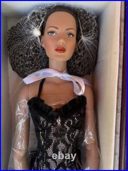 Tonner Tyler Wentworth RTW Suzette Dubois Brunette Doll LE 1000 NRFB TW9404B COA