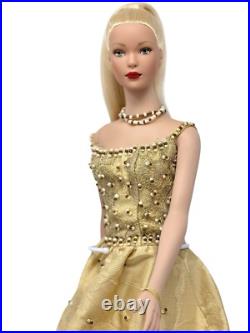 Tonner Tyler Wentworth Signature Blonde Dressed in 2000 Champagne Bubble Outfit Tonner Tyler Wentworth Signature Blonde Dressed in 2000 Champagne Bubble Outfit