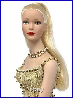 Tonner Tyler Wentworth Signature Blonde Dressed in 2000 Champagne Bubble Outfit Tonner Tyler Wentworth Signature Blonde Dressed in 2000 Champagne Bubble Outfit