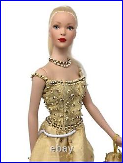 Tonner Tyler Wentworth Signature Blonde Dressed in 2000 Champagne Bubble Outfit Tonner Tyler Wentworth Signature Blonde Dressed in 2000 Champagne Bubble Outfit