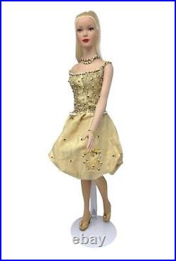 Tonner Tyler Wentworth Signature Blonde Dressed in 2000 Champagne Bubble Outfit Tonner Tyler Wentworth Signature Blonde Dressed in 2000 Champagne Bubble Outfit