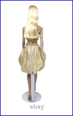 Tonner Tyler Wentworth Signature Blonde Dressed in 2000 Champagne Bubble Outfit Tonner Tyler Wentworth Signature Blonde Dressed in 2000 Champagne Bubble Outfit