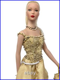 Tonner Tyler Wentworth Signature Blonde Dressed in 2000 Champagne Bubble Outfit Tonner Tyler Wentworth Signature Blonde Dressed in 2000 Champagne Bubble Outfit