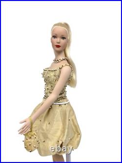 Tonner Tyler Wentworth Signature Blonde Dressed in 2000 Champagne Bubble Outfit Tonner Tyler Wentworth Signature Blonde Dressed in 2000 Champagne Bubble Outfit
