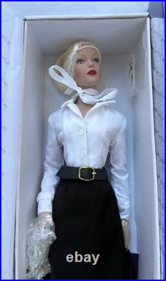 Tonner Tyler Wentworth Signature Style BW Blonde Doll TW0405 MIB NRFB 2004 Tonner Tyler Wentworth Signature Style BW Blonde Doll TW0405 MIB NRFB 2004