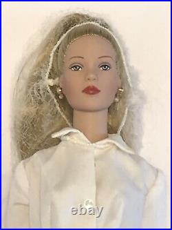 Tonner/ Tyler Wentworth Signature Style Blonde Hair Doll 99802 XTRA White Dress