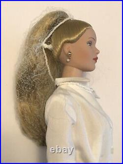 Tonner/ Tyler Wentworth Signature Style Blonde Hair Doll 99802 XTRA White Dress