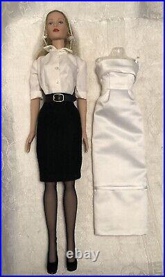 Tonner/ Tyler Wentworth Signature Style Blonde Hair Doll 99802 XTRA White Dress