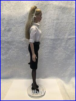 Tonner/ Tyler Wentworth Signature Style Blonde Hair Doll 99802 XTRA White Dress