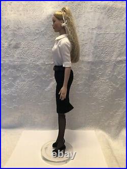 Tonner/ Tyler Wentworth Signature Style Blonde Hair Doll 99802 XTRA White Dress