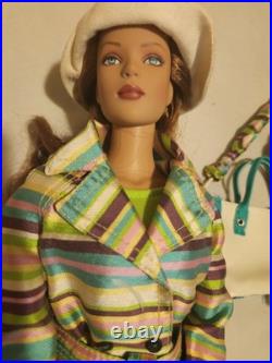 Tonner / Tyler Wentworth Singing in the Rain 16 & 12 Tonner dolls (2)