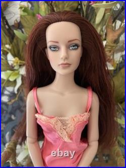 Tonner Tyler Wentworth Sydney Chase 2010 Belladonna in RTW Satin LE200