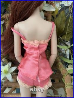 Tonner Tyler Wentworth Sydney Chase 2010 Belladonna in RTW Satin LE200
