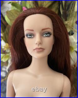 Tonner Tyler Wentworth Sydney Chase 2010 Belladonna in RTW Satin LE200