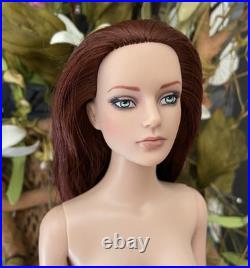 Tonner Tyler Wentworth Sydney Chase 2010 Belladonna in RTW Satin LE200