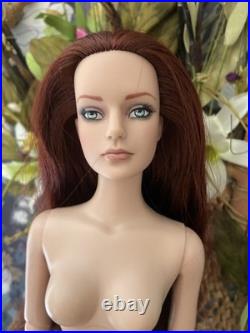 Tonner Tyler Wentworth Sydney Chase 2010 Belladonna in RTW Satin LE200