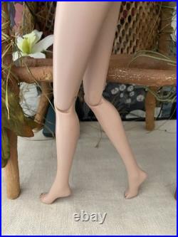 Tonner Tyler Wentworth Sydney Chase 2010 Belladonna in RTW Satin LE200