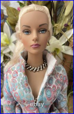 Tonner Tyler Wentworth- Sydney Chase Ice Blue 16 dressed doll