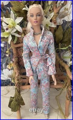 Tonner Tyler Wentworth- Sydney Chase Ice Blue 16 dressed doll