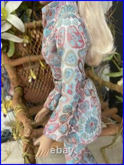 Tonner Tyler Wentworth- Sydney Chase Ice Blue 16 dressed doll