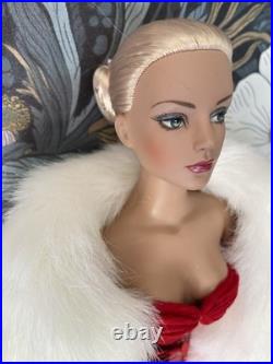 Tonner Tyler Wentworth- Sydney Chase Mistletoe & Magic in MA Alex Wore Red